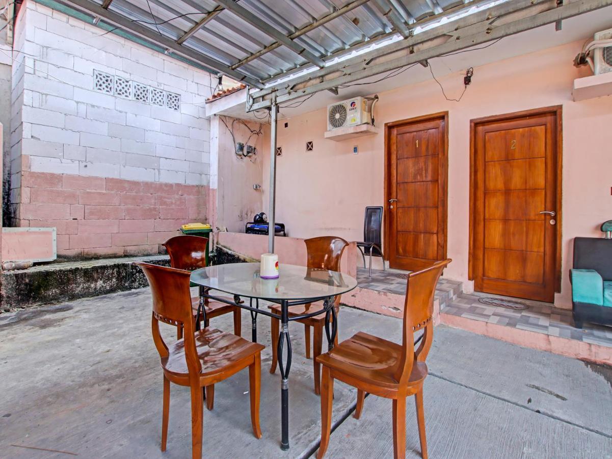 Oyo 91490 Hotel Rumah Kita Cirebon Exteriör bild