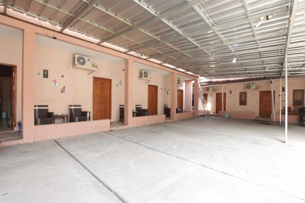Oyo 91490 Hotel Rumah Kita Cirebon Exteriör bild