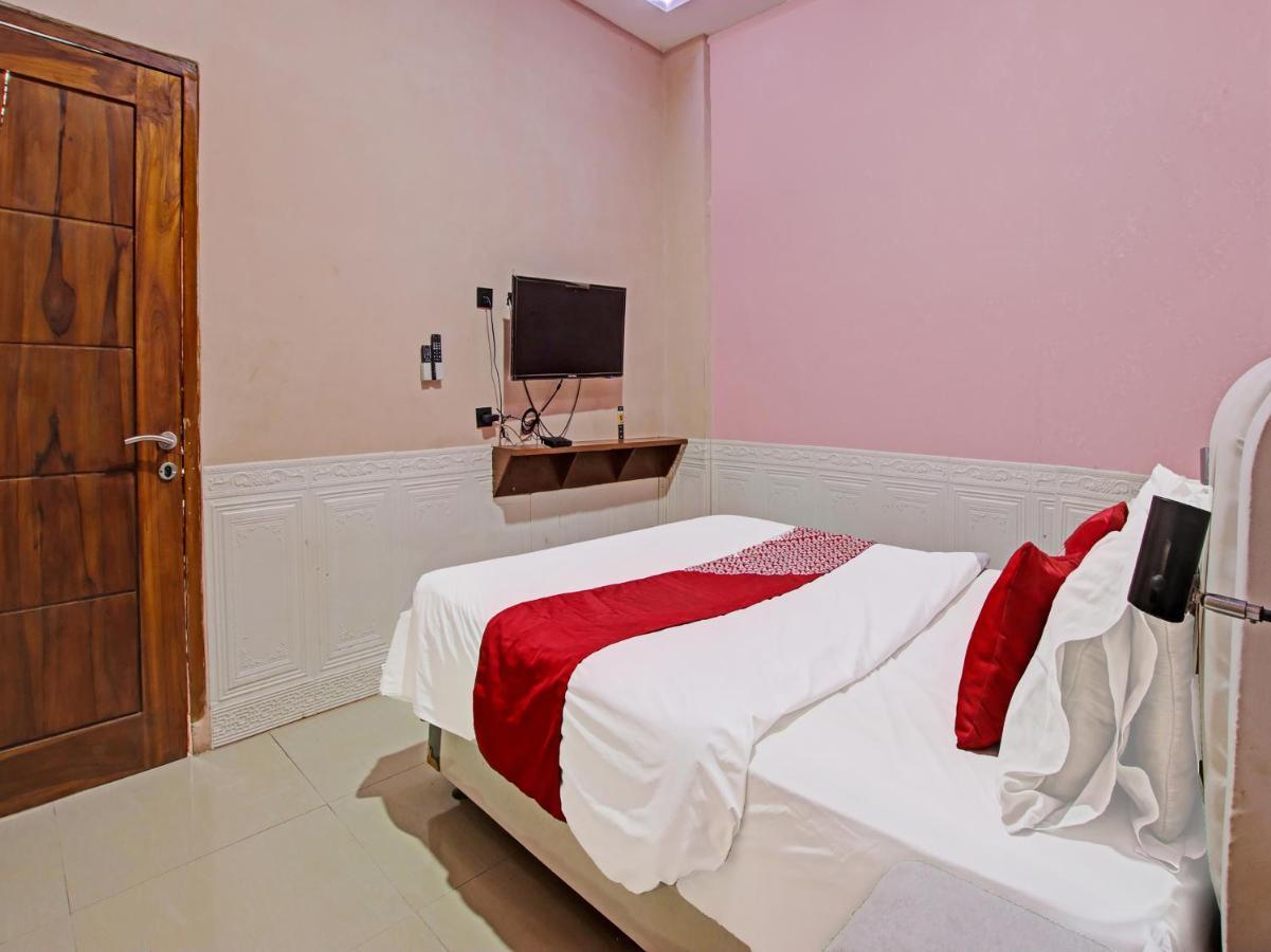 Oyo 91490 Hotel Rumah Kita Cirebon Exteriör bild